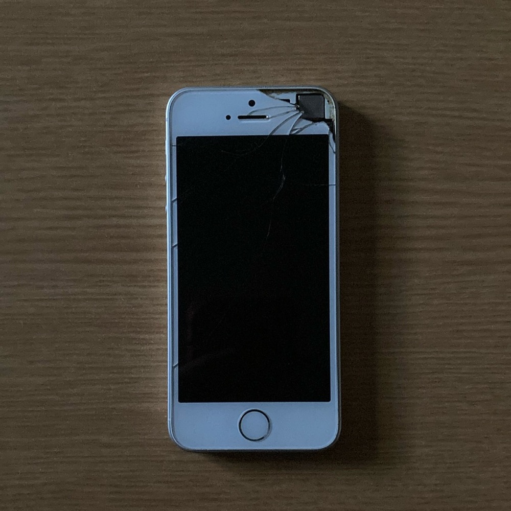 Used Apple iPhone SE 1st Generation 16GB Silver